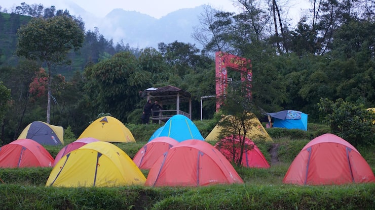 https://hilltopcamplembang.com/tempat-camping-di-lembang-bandung-murah/
